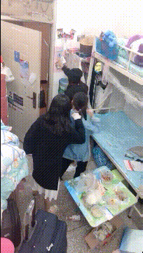 每周沙雕图376为了一瓶水至于砸我饭碗吗