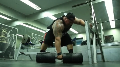 健美冠军巨臂哥的小弟也很吊 375磅哑铃就是干