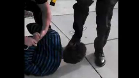 【妻子实拍】美国白人男子遭遇暴力执法 - 踩头+电击 - AcFun弹幕视频网 - 认真你就输啦 (ω)ノ- ( ゜- ゜)つロ