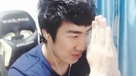 主播炸了87:PDD痛失五杀拉黑队友 骚男最强逃