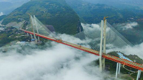 俄罗斯网友评论:中国已建成世界上最高的吊桥