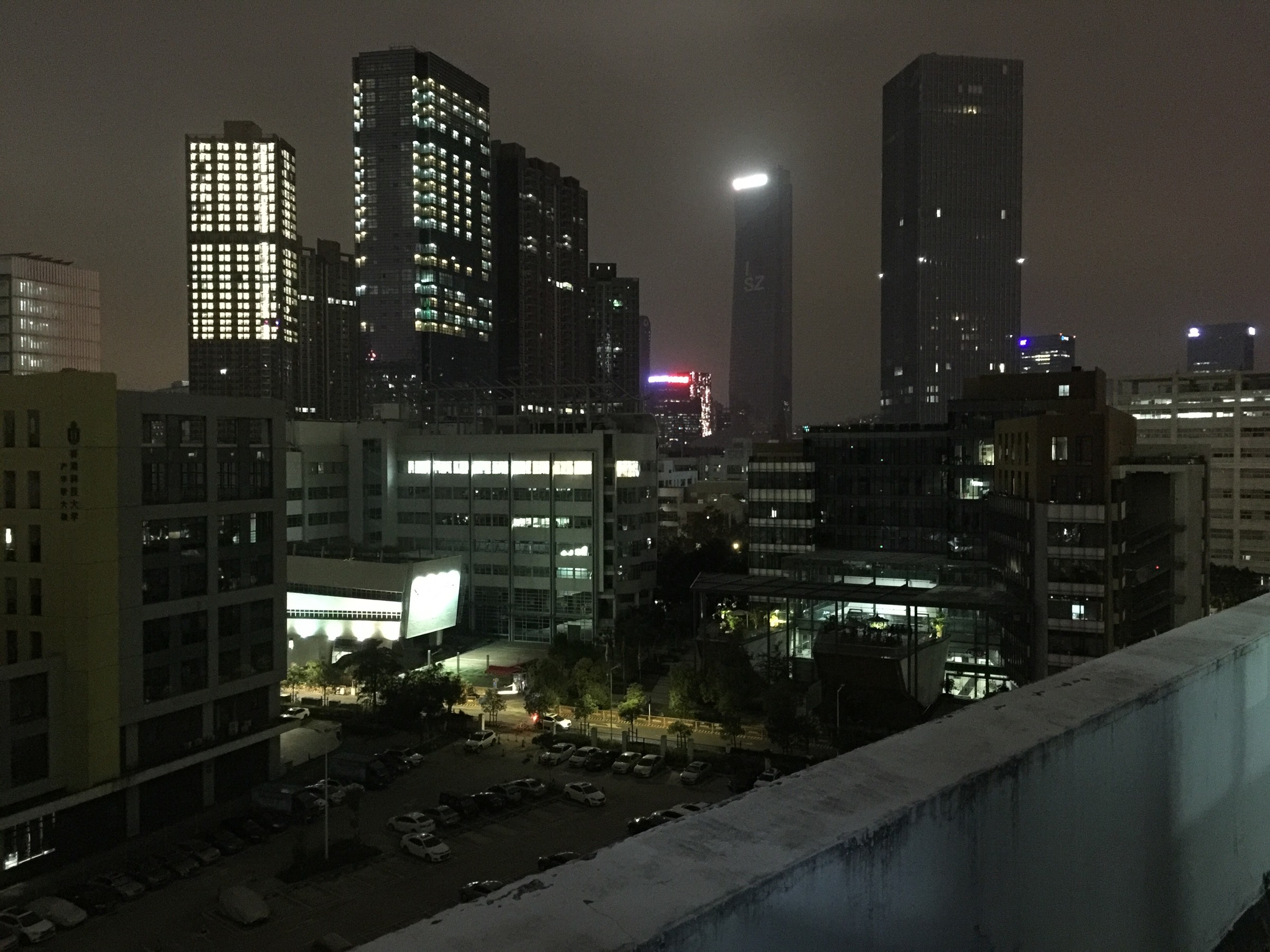 【圣诞节】一个人在办公室值夜班