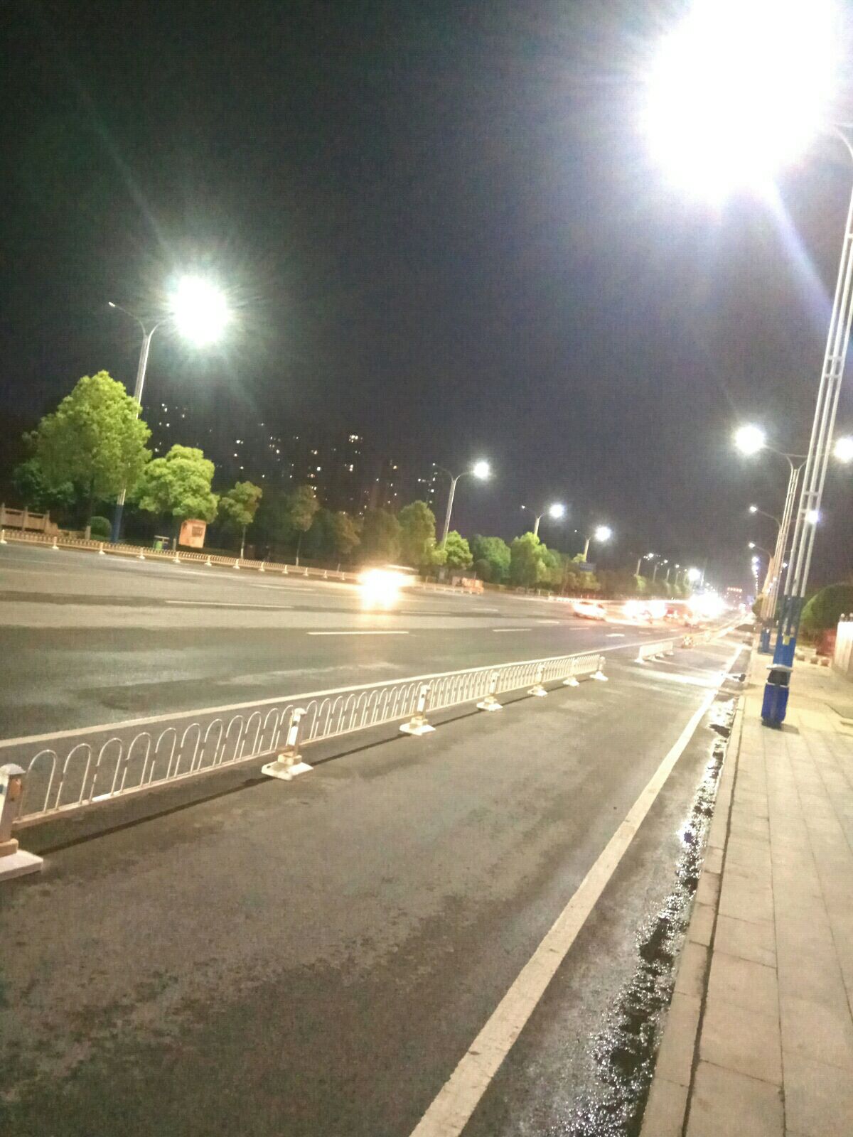 对我来说,最大的放松就是深夜一个人走夜路了吧