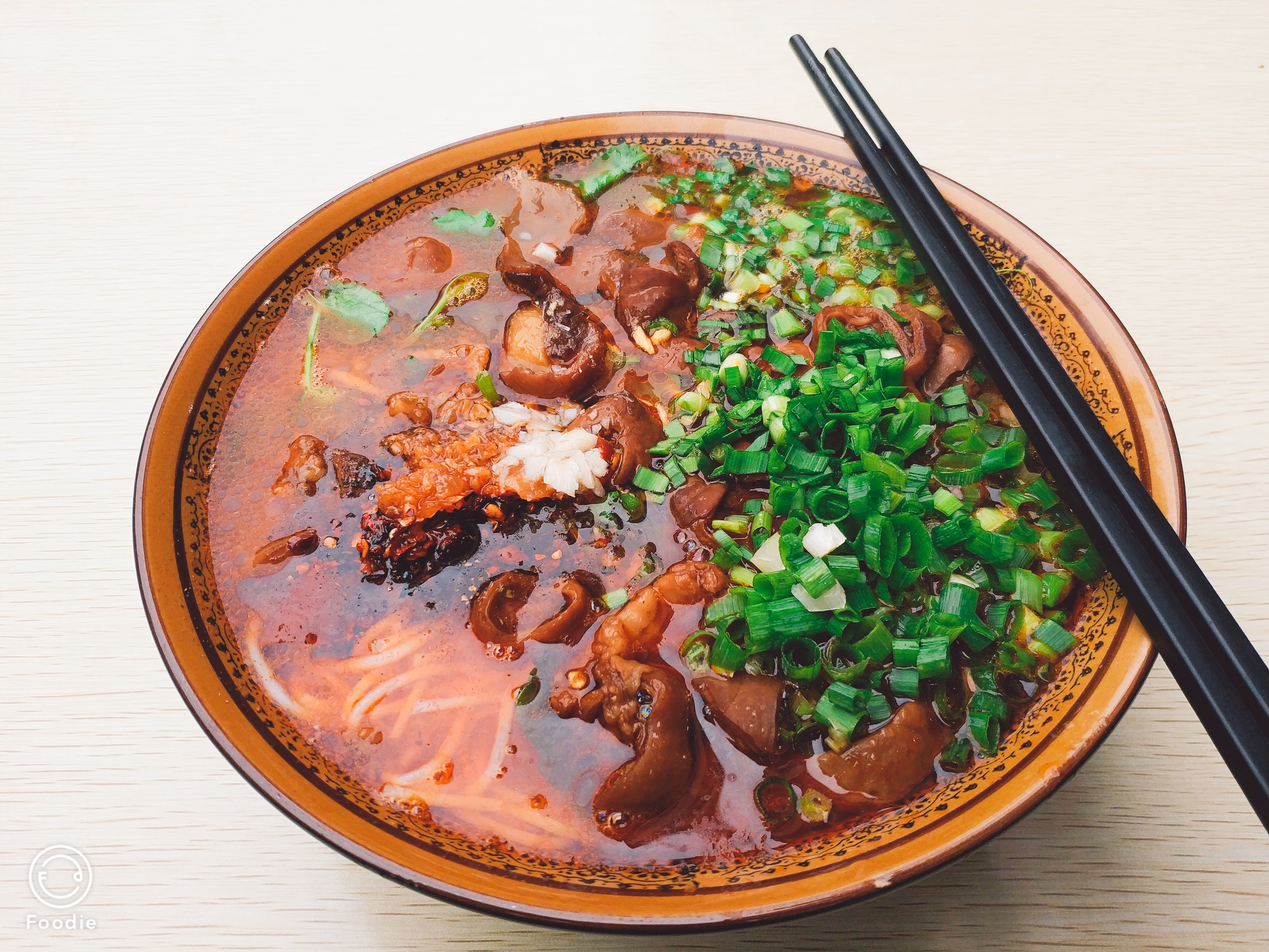 当然,除了傣族口味,汉族口味也要有啊,肥肠米线,我觉得,应该,很多人都