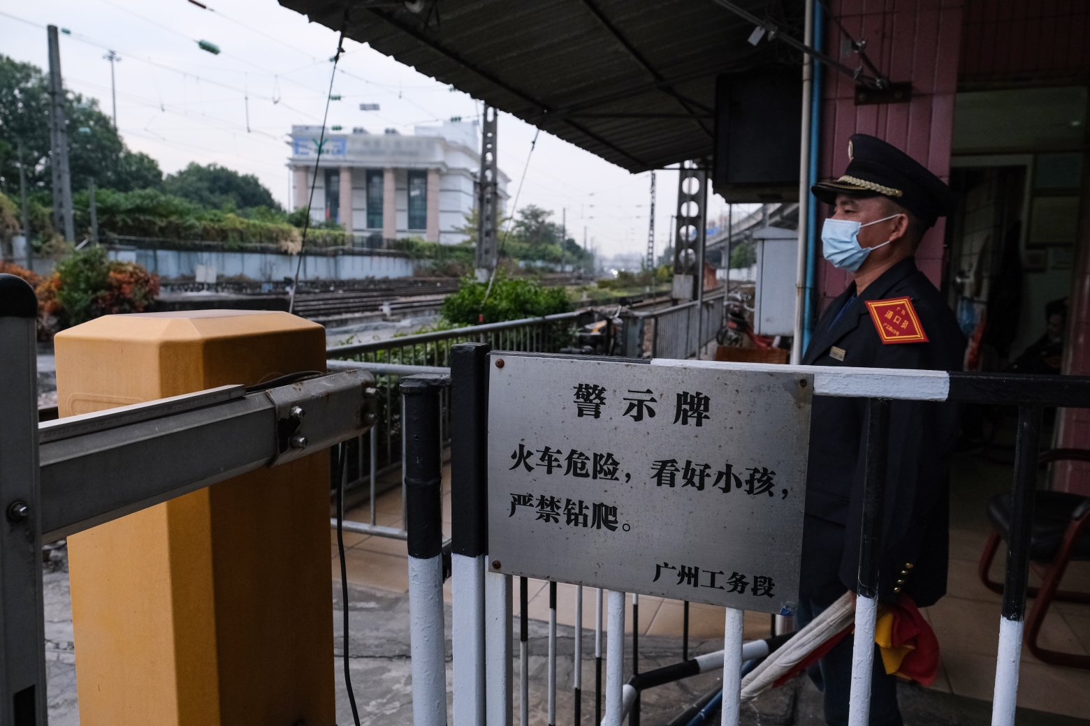 铁道广州最后一个平交铁路道口射击场道口关闭前拍的照片