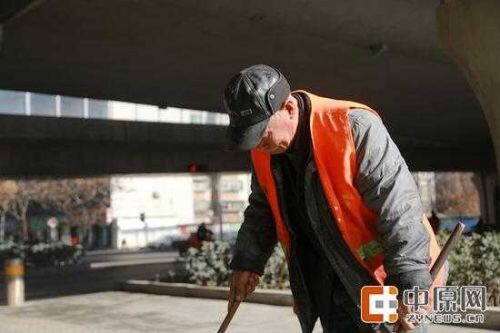 李亮演员_李亮爸爸月收入