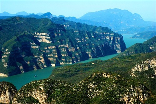 分布均匀,千资百态,目不暇接,被誉为"中原一绝,人间仙景"   黛眉山