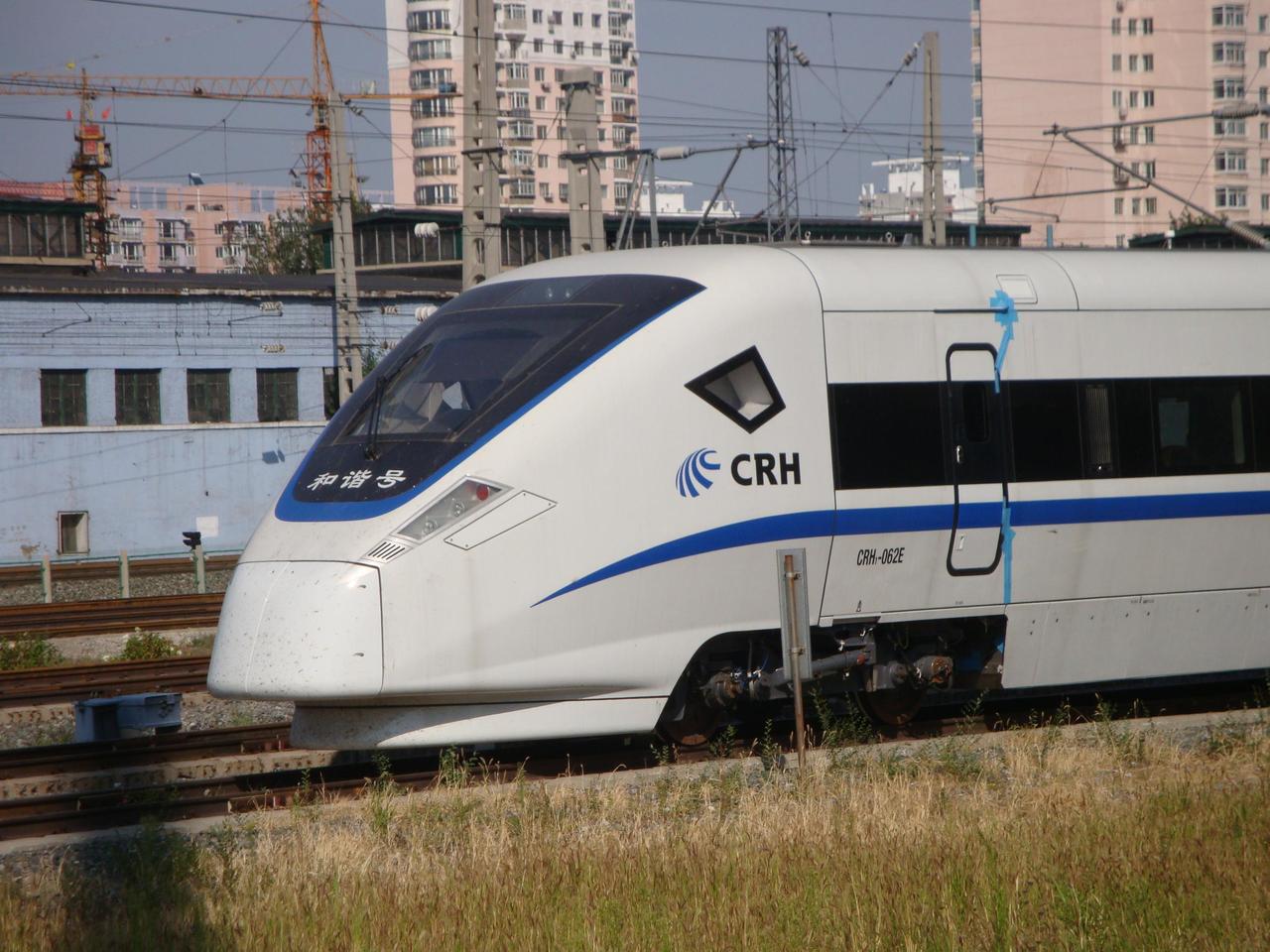 CRH动车组的结构是怎样的，和普通列车的区别在哪里？普通列车的普快、特快、直达在车体结构上又有什么不同？ - 知乎