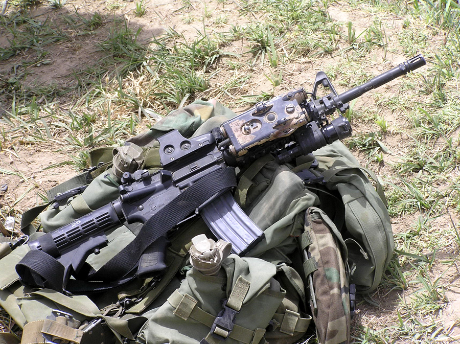 满世界跑的特种部队标配武器m4/m4a1卡宾枪