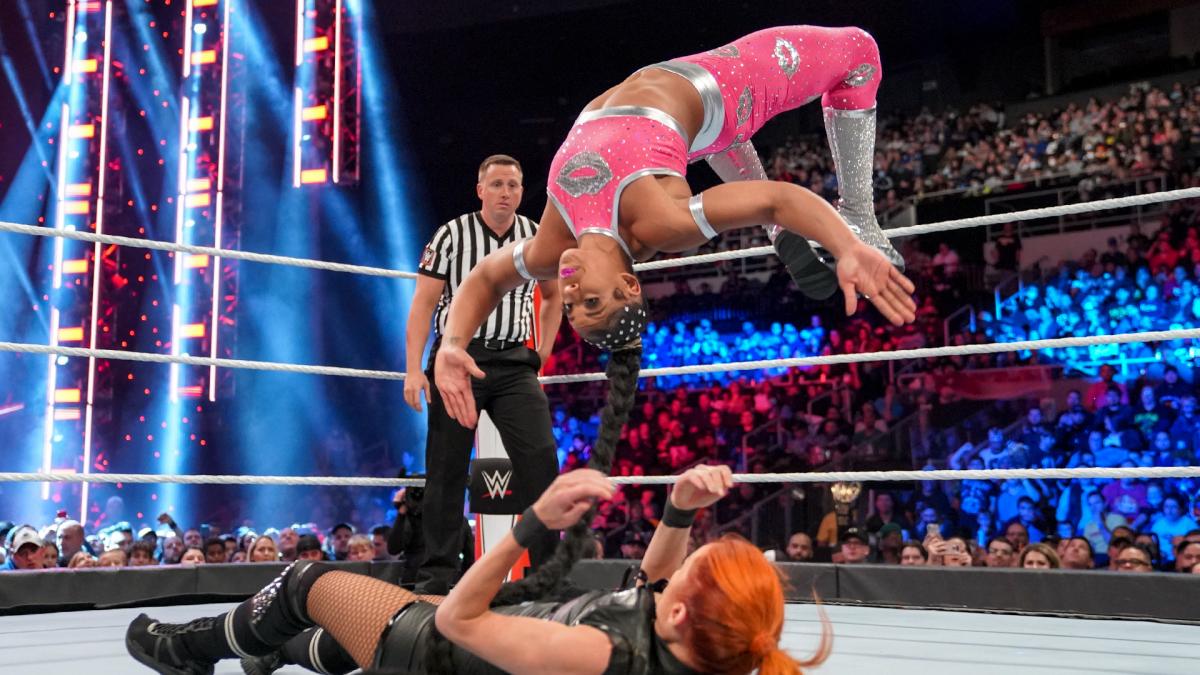 的 27 秒比赛中贝基林奇偷走了 smackdown 女子冠军并结束了 wwe 统治