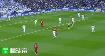 皇马2-2拜仁,总比分4-3连续3年进决赛,本泽马双响,j罗