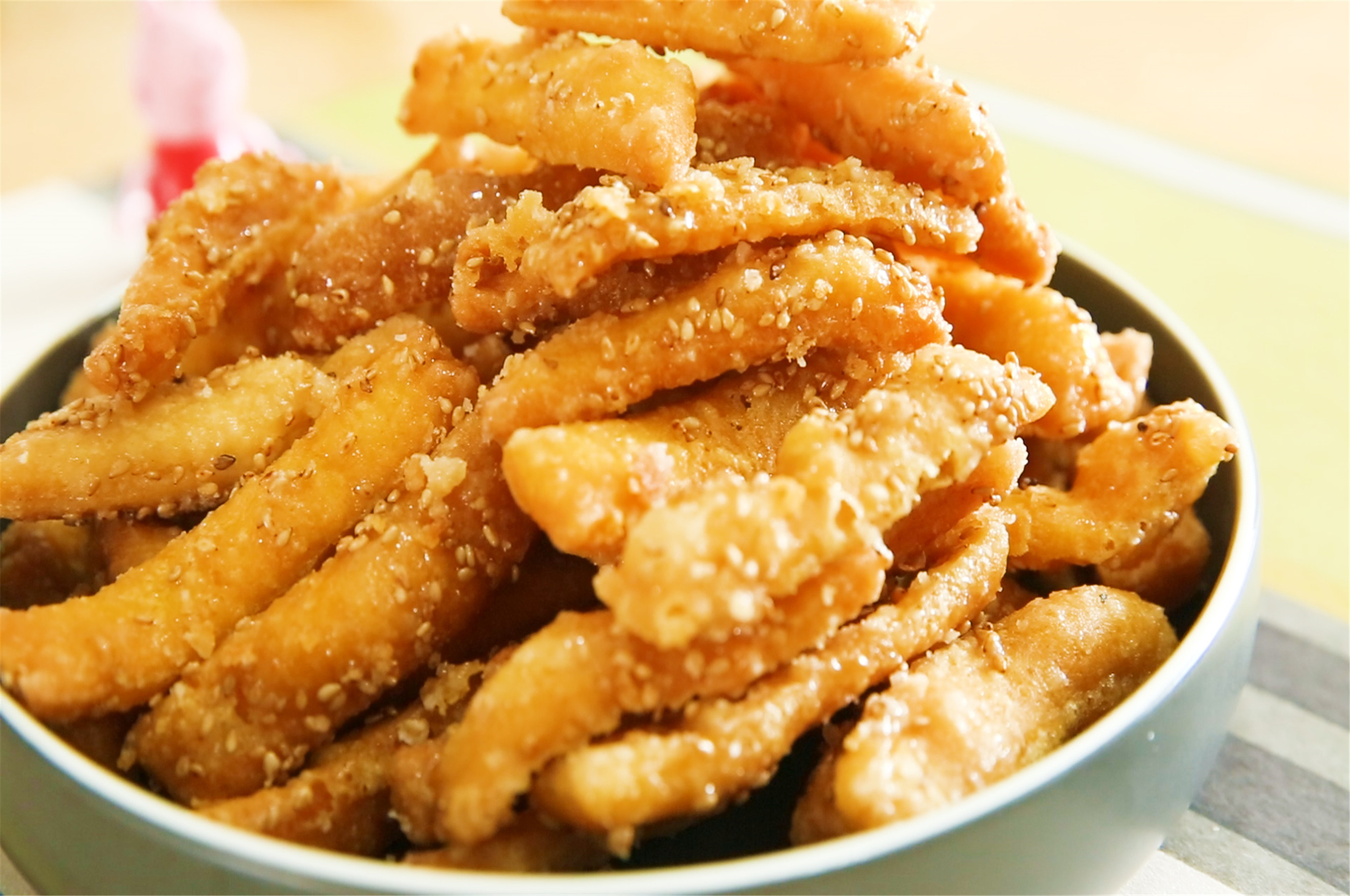 炸米条的时候,油温不能太高 感谢阅读,喜欢分享美食的我,每天都会更新