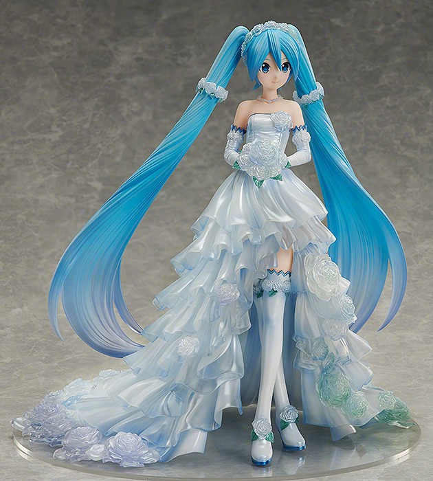 初音未来婚纱手办 透明水晶长裙凸显细腰长腿