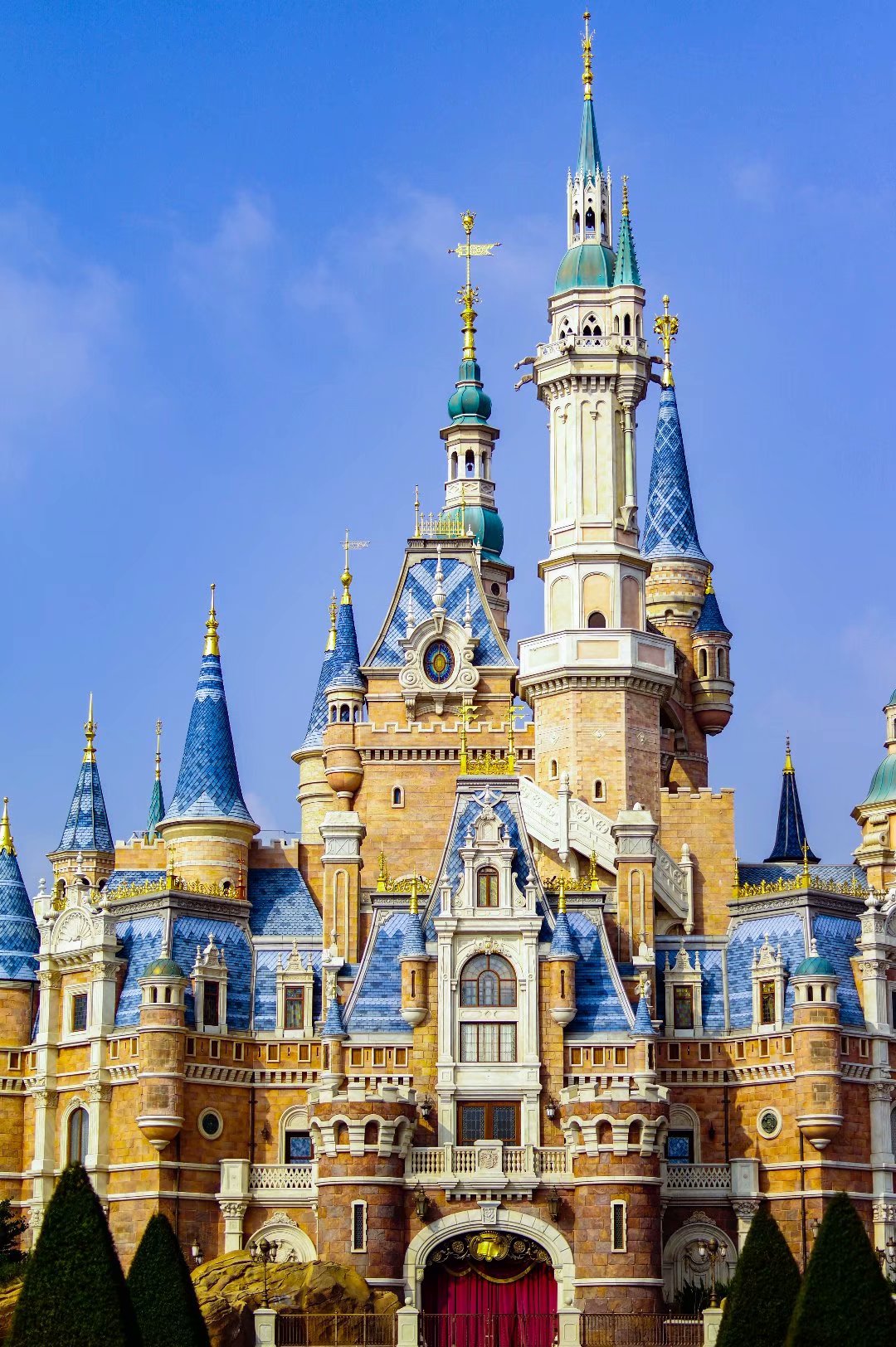 迪士尼梦幻城堡,可惜没去后面的梦幻世界,好像有公主可以拍