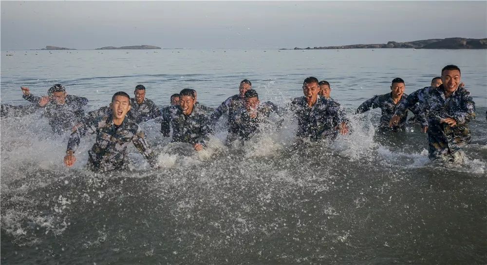 海军陆战队冬季训练图片披露,最严酷的一幕被拍下来了