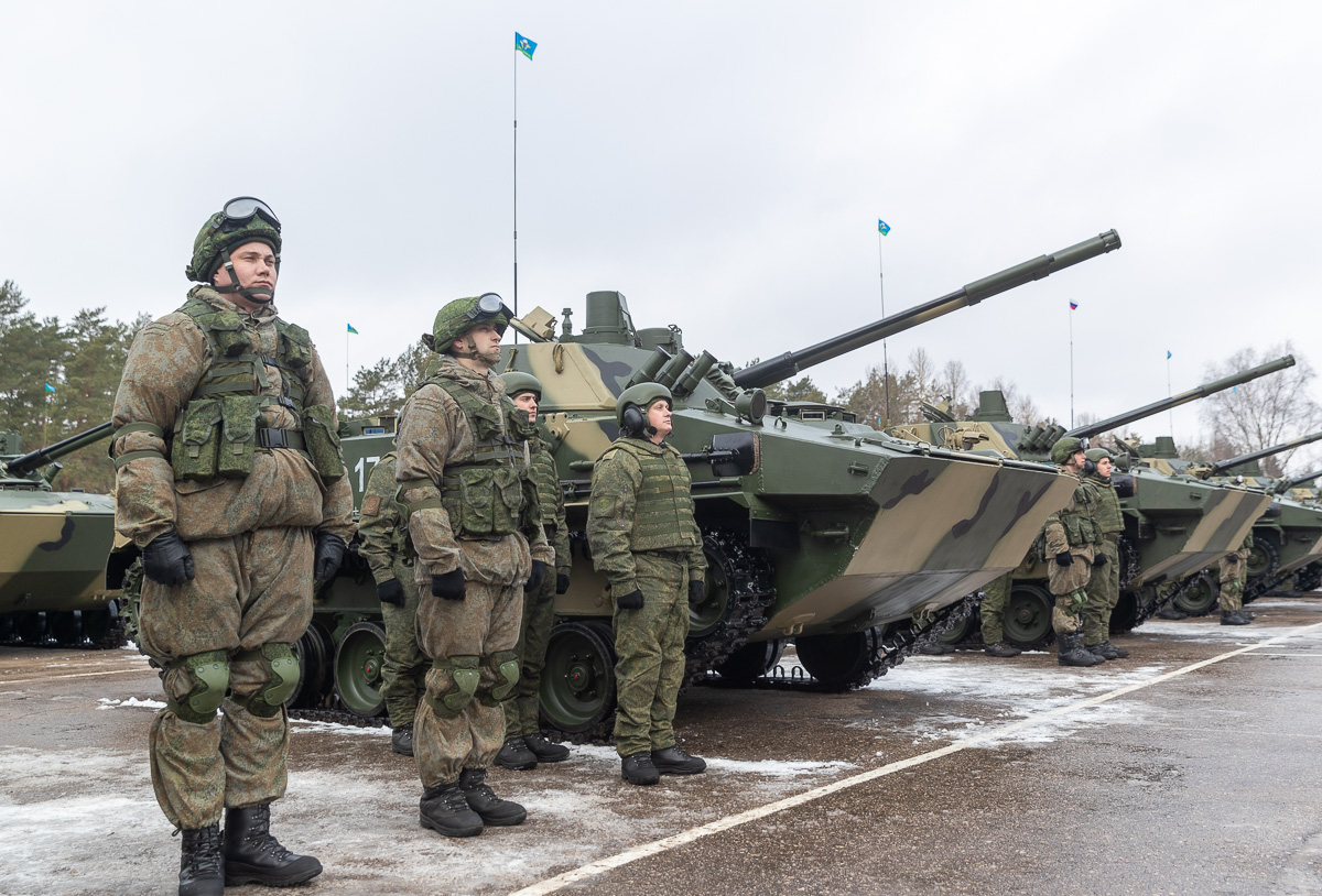 俄军空降部队装备最新bmd4m装甲车