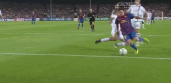 的确,内斯塔超高的颜值,飘逸的长发配合上他精湛的防守技术,让他成为