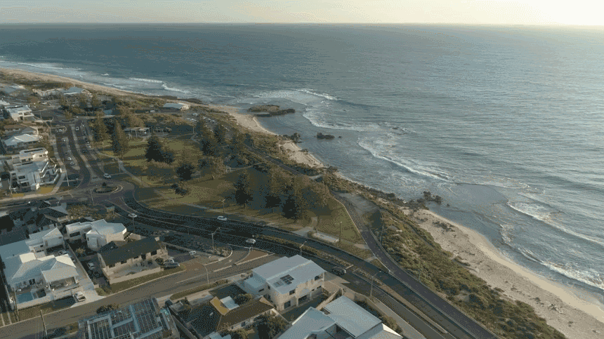 后半部分是渲染过程前后对比 小编截取部分制作成了gif动画,与您共同