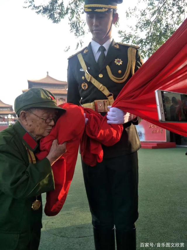 抗日老兵李安甫圆梦到天安门广场看升国旗