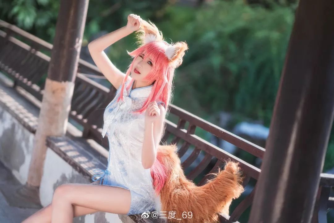 【写真妹子图】穿上紧身旗袍之后cos猫耳娘的00后小姐