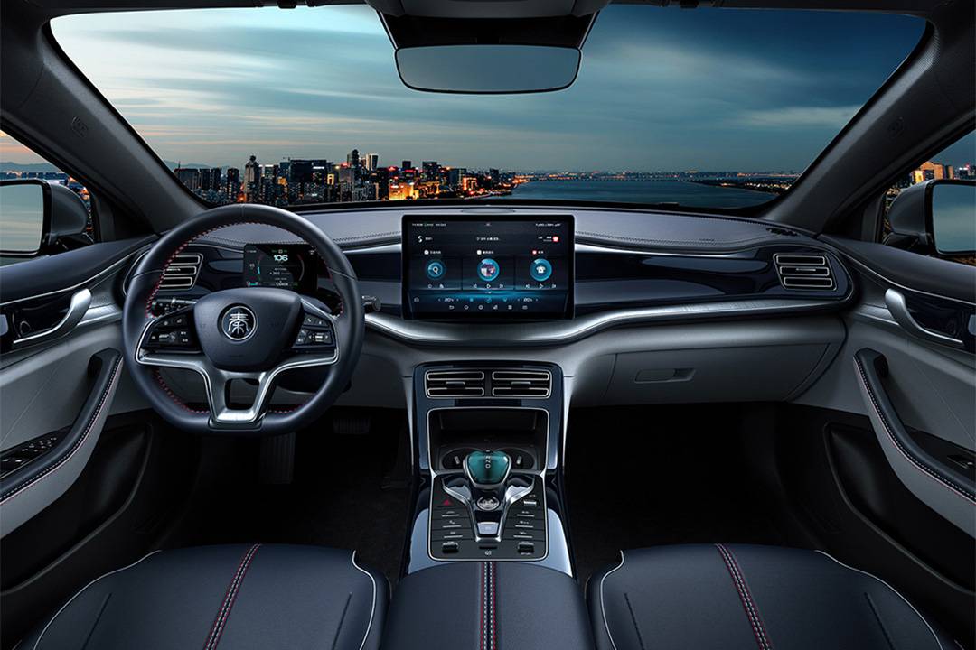 比亚迪秦plus内饰实拍图官图对比大屏惊喜内饰质感有差距