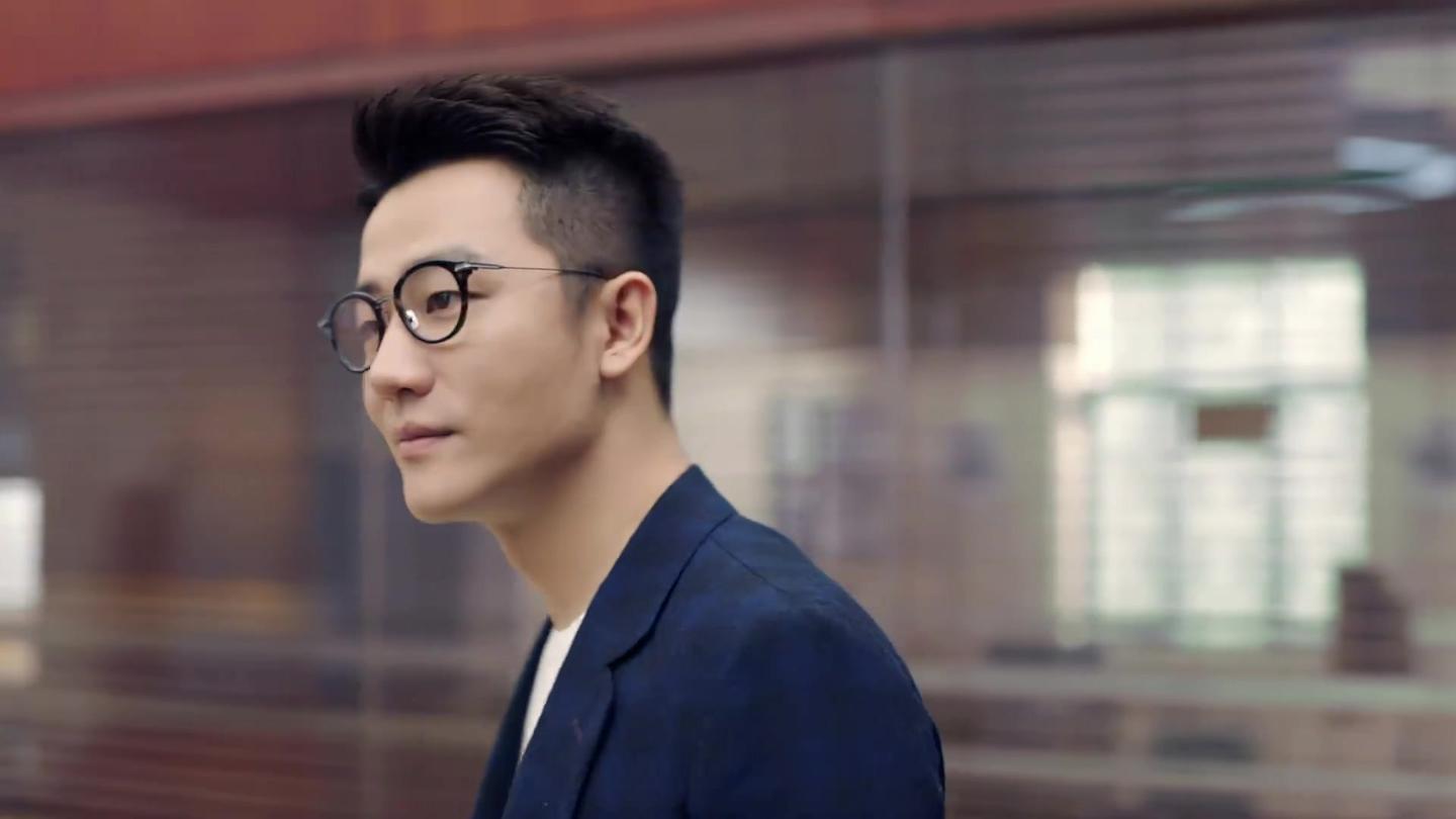 完美关系: 卫哲第一天来dl集团上班, 乱放电迷晕前台小美女