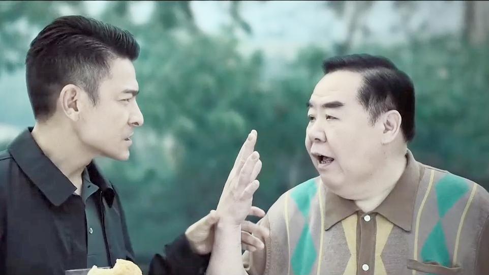 追龙: 猪油仔笑着说难道五百万? 华仔: 不, 是一百个五百万