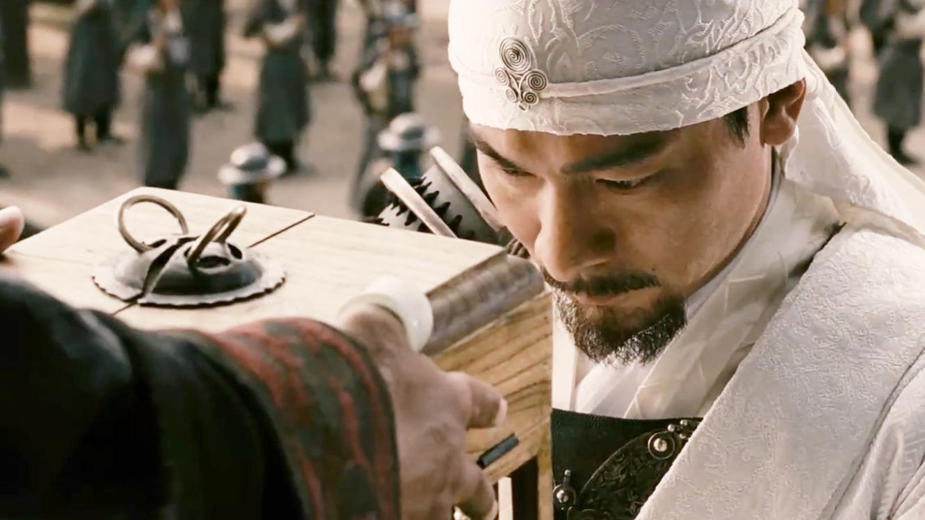 见龙卸甲: 刘备称帝, 却封赵云为翎军将军, 次于其他四虎将