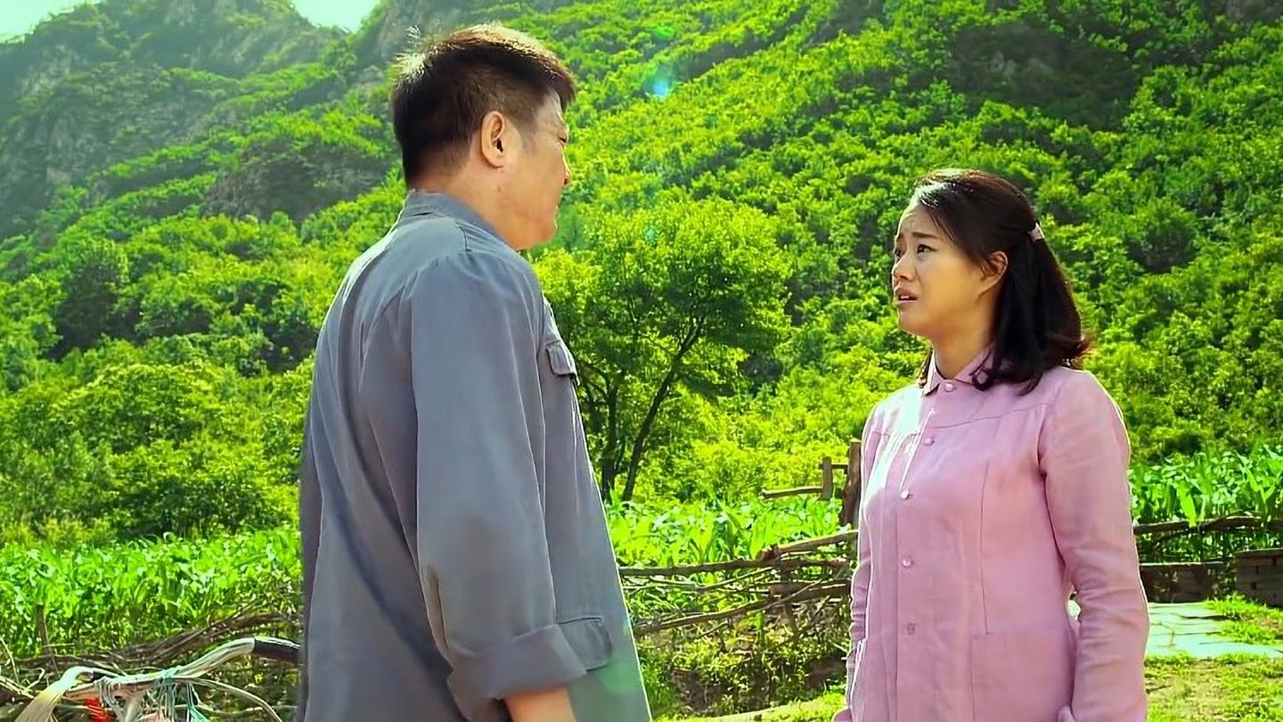 小草青青: 喜鹊拿着彩礼准备提亲, 家门都不让进, 气坏喜鹊了!