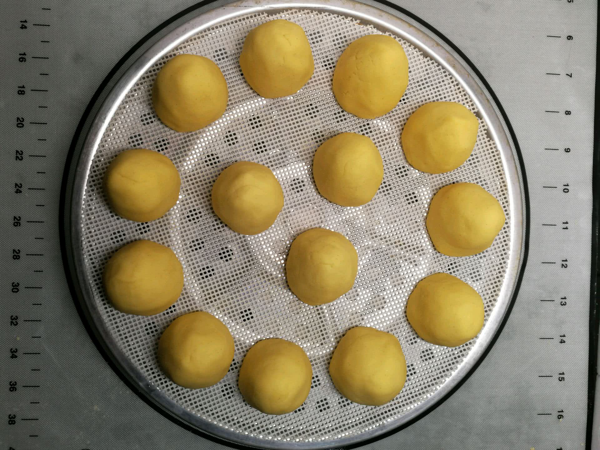 简单易做香甜可口的玉米面窝头