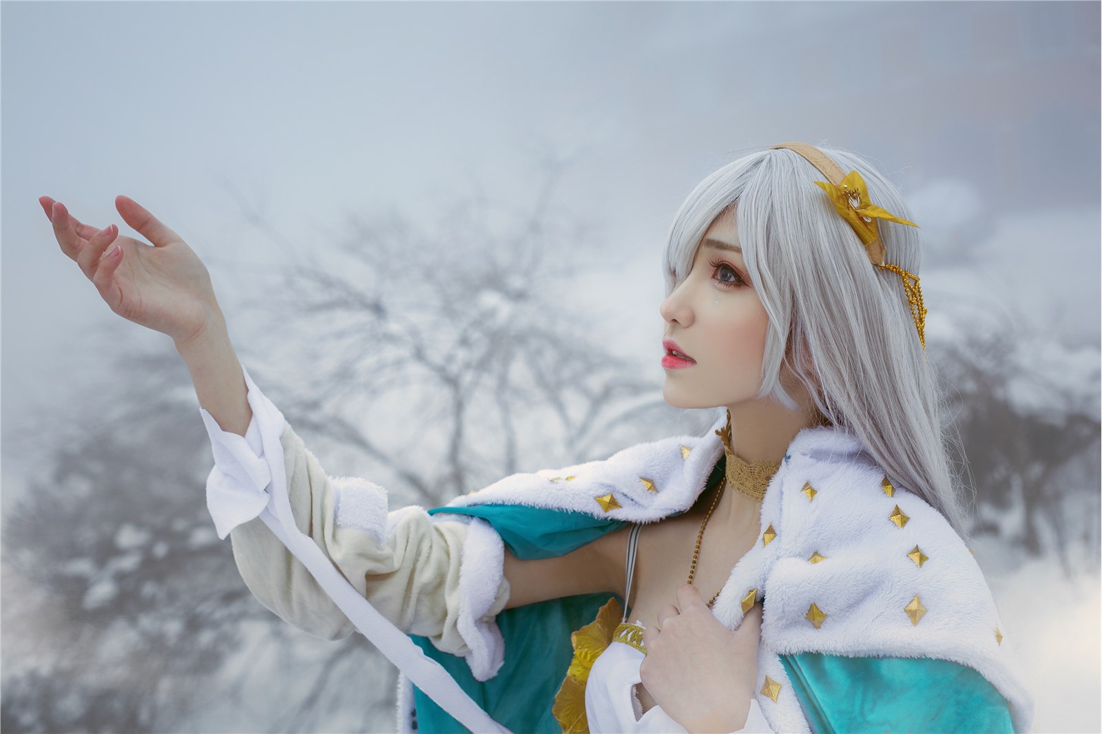 每日cos南桃爱丽丝菲尔天之服与阿纳斯塔西娅皇女