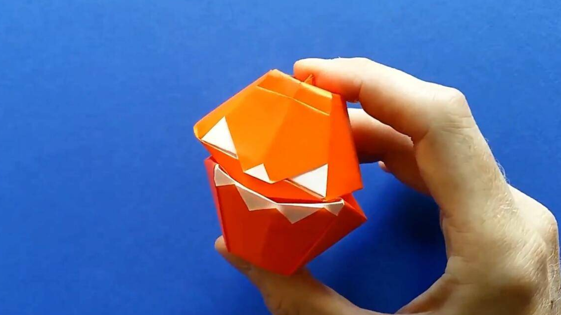 折纸"会说话的南瓜头",嘴巴一张一合,逗得小宝宝咯咯直笑!