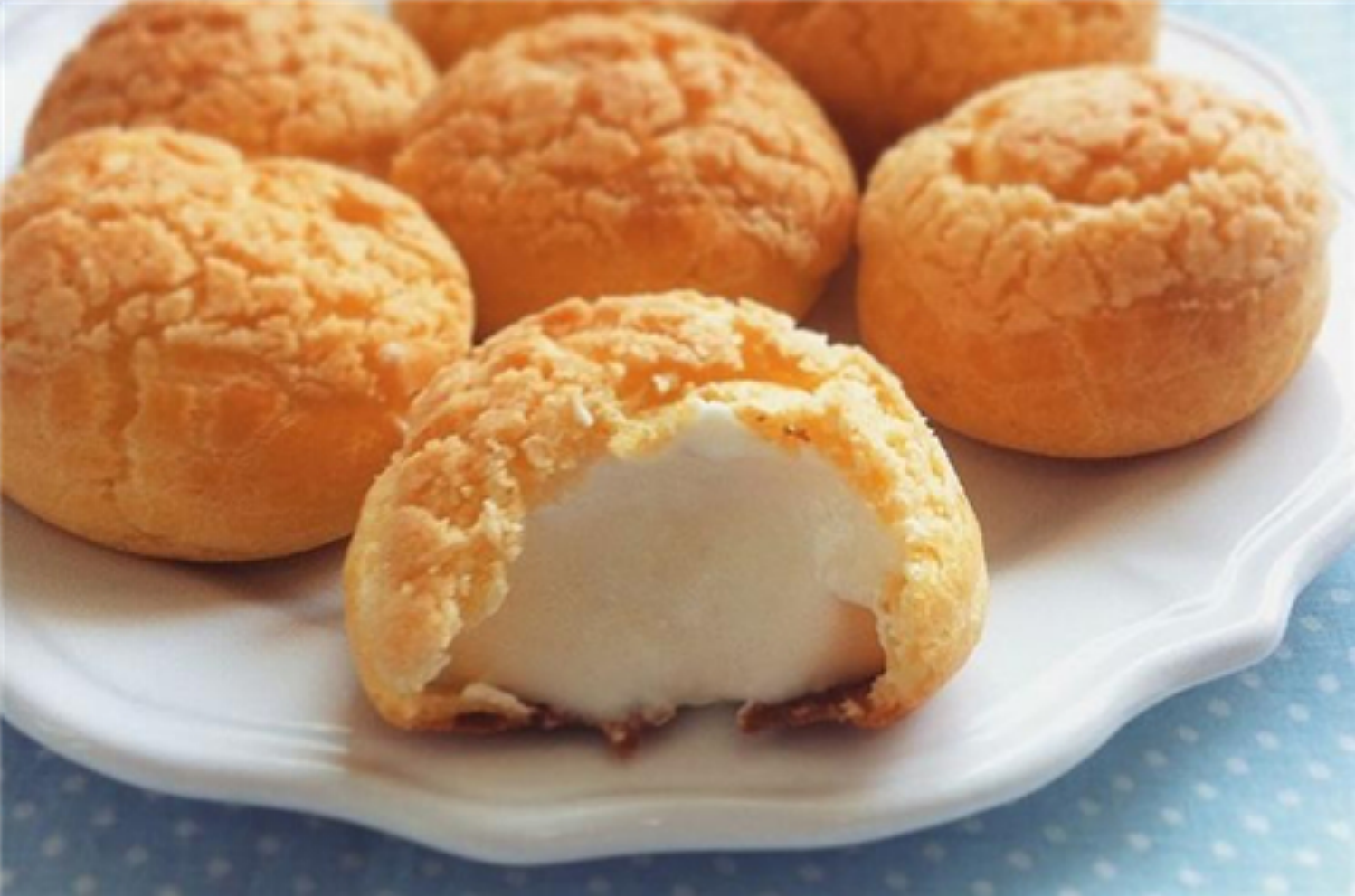 酥皮泡芙最详细的做法,酥酥的外壳,满满的奶油,好吃的停不下来