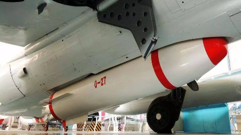 氢弹做好引爆准备却无法投下飞机,中国飞行员带弹惊险迫降