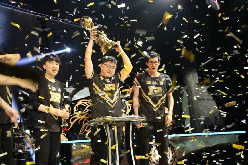 uzi真的挺想去rng基地看看现在是别人研究我的最好时机