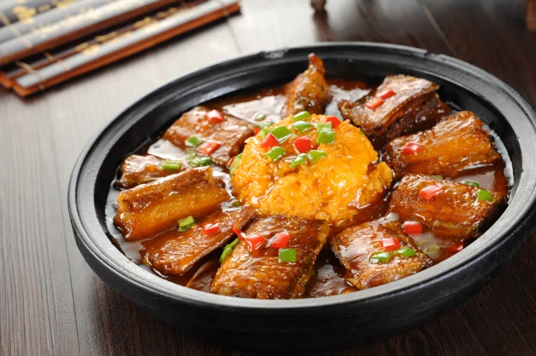 家常红烧带鱼与砂锅炖带鱼.