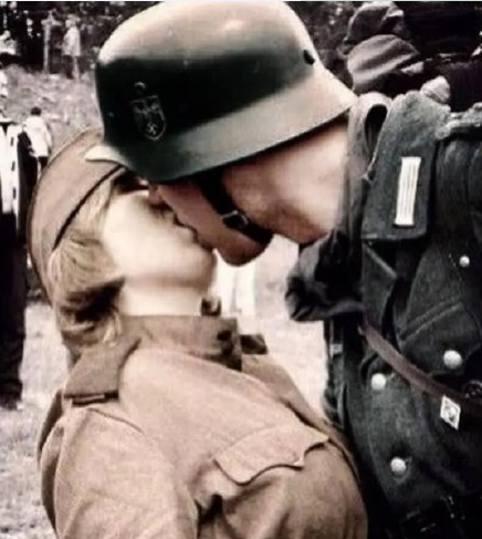 历史老照片:1939年苏德在波兰会师场面