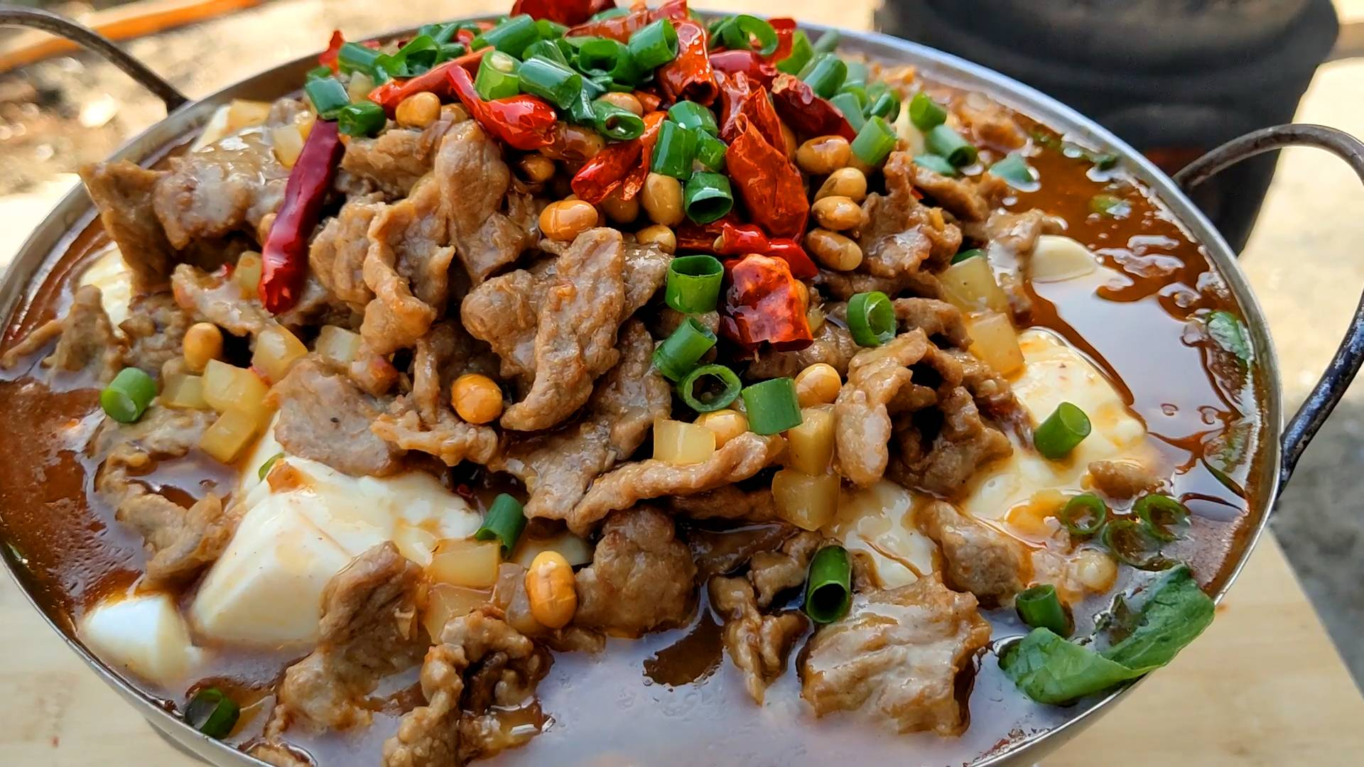 经典川菜"豆花嫩牛肉"加点脆黄豆榨菜丝,一勺下去,深深爱上了