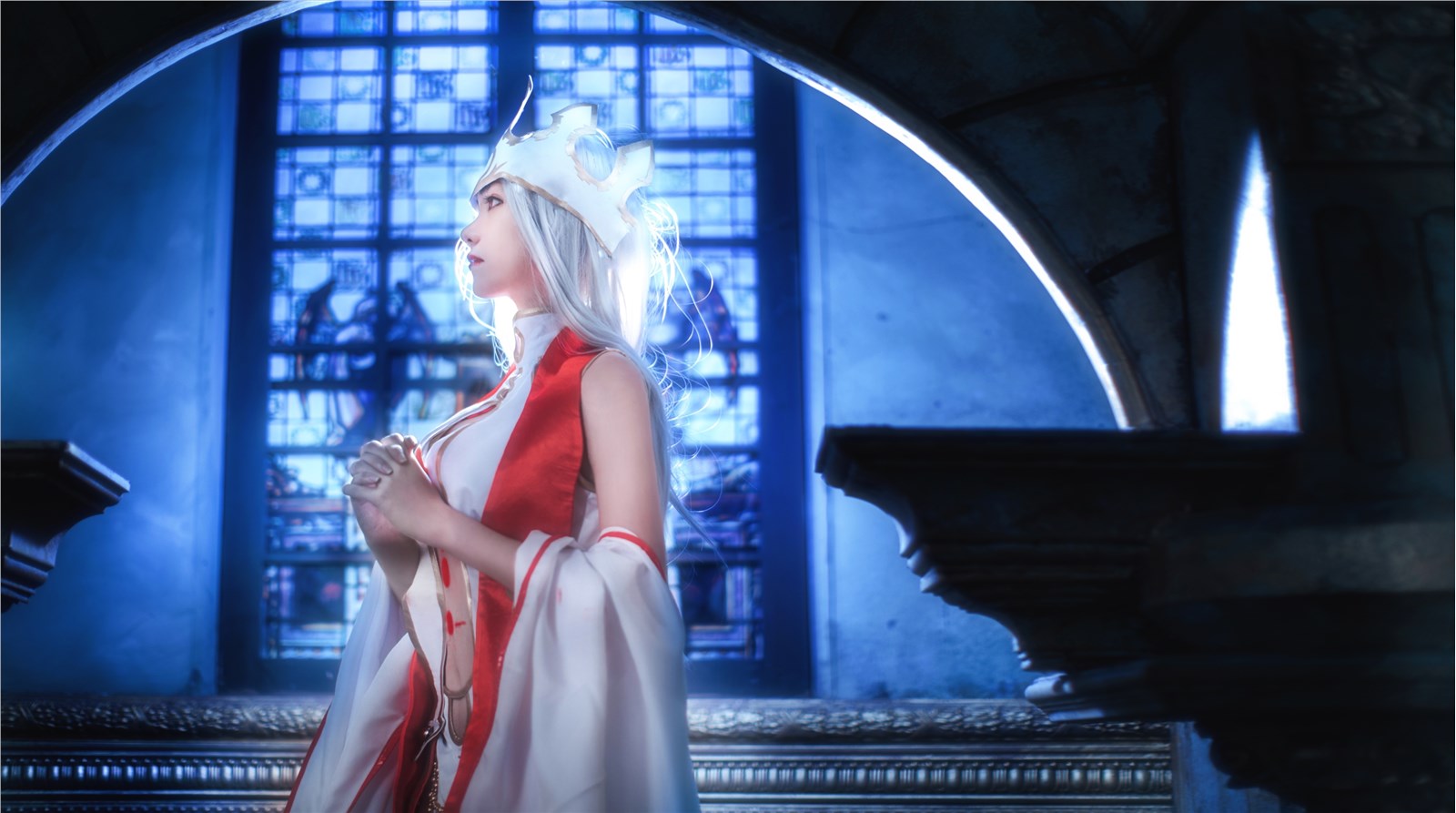 每日cos南桃爱丽丝菲尔天之服与阿纳斯塔西娅皇女