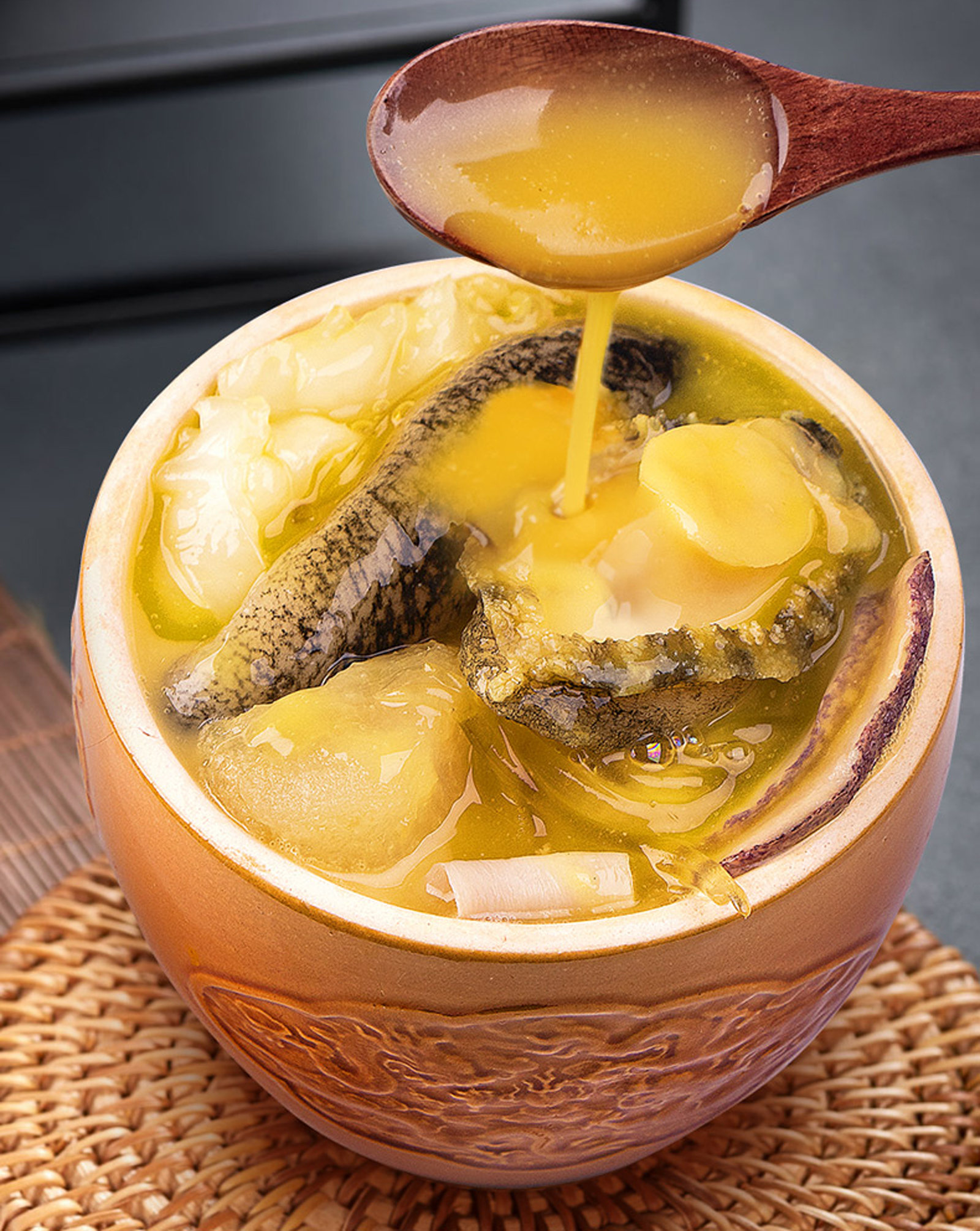 百年传承曾经只供皇室御用20多种原料50多小时只为这道菜佛跳墙鲜香味