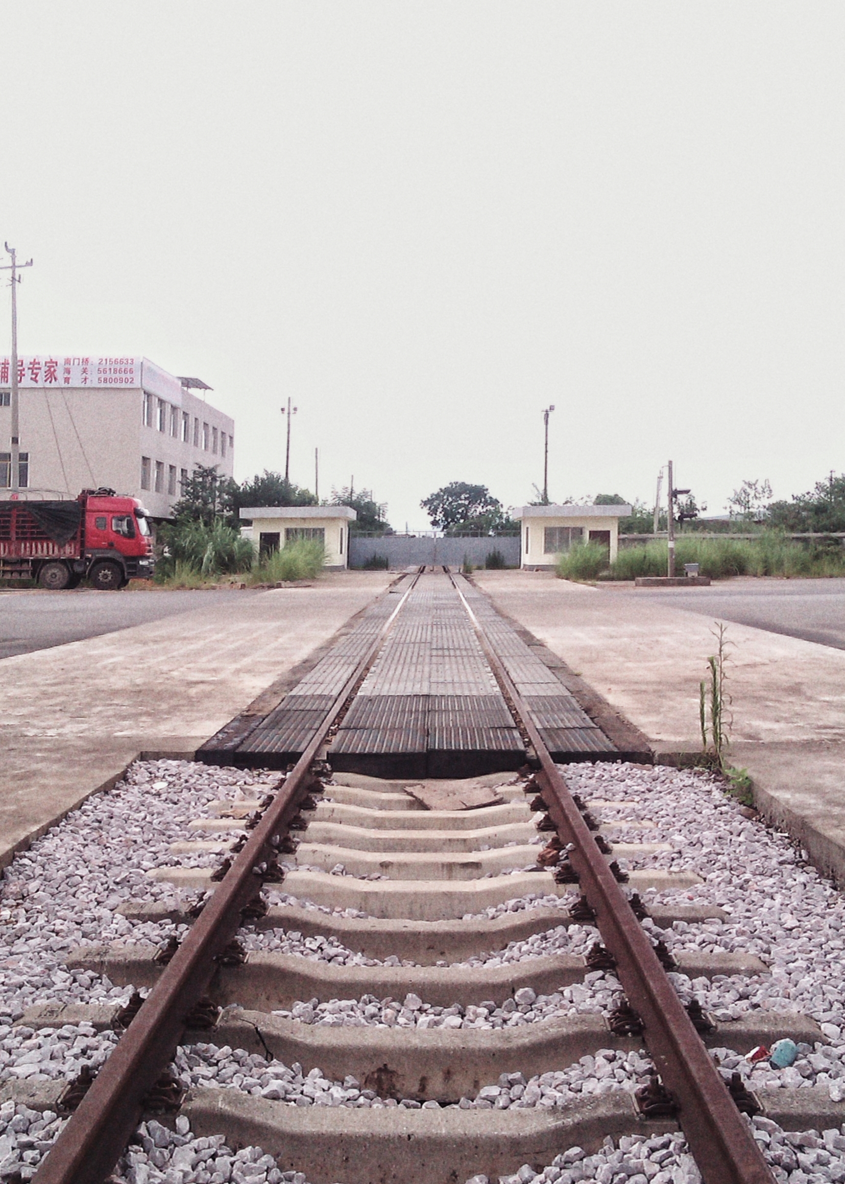 纪事触目惊心忆2013年7月17日午后徒步废弃的桂海铁路线路