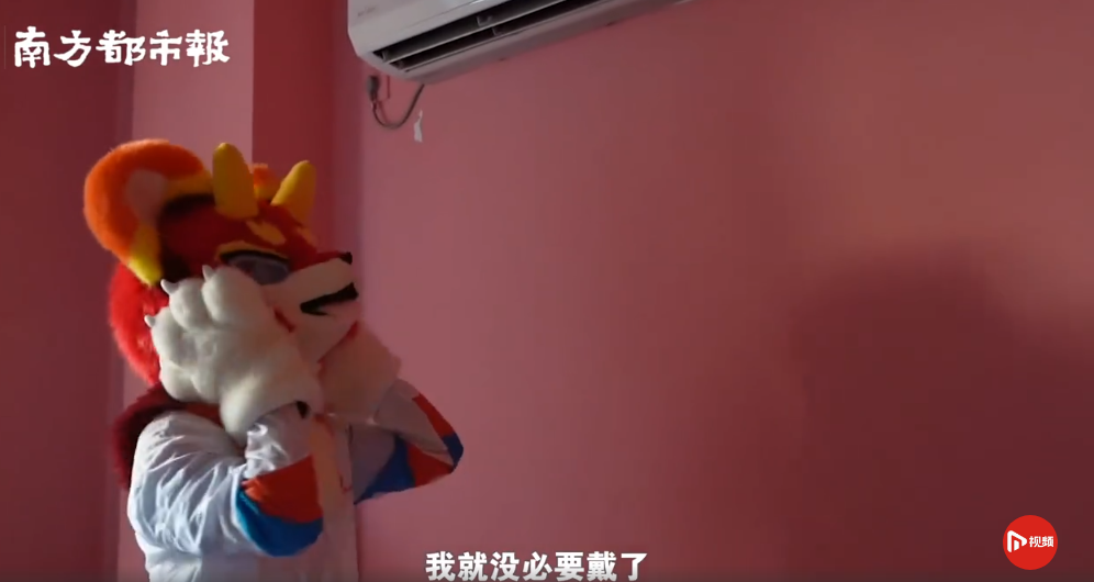 广州 兽装女孩 穿戴动物玩偶服 变装展现另一个自己 Acfun弹幕视频网 认真你就输啦 W ノ つロ