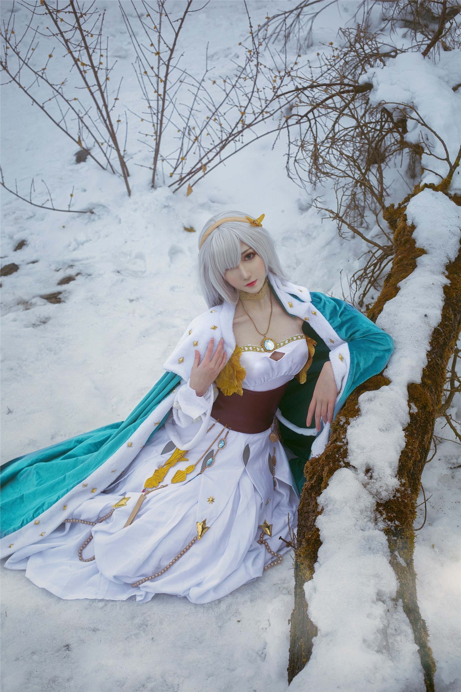 每日cos南桃爱丽丝菲尔天之服与阿纳斯塔西娅皇女