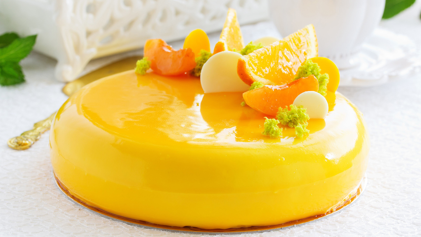 想吃色彩鲜艳的生日蛋糕色素有害健康如何不用色素调节成有颜色的奶油