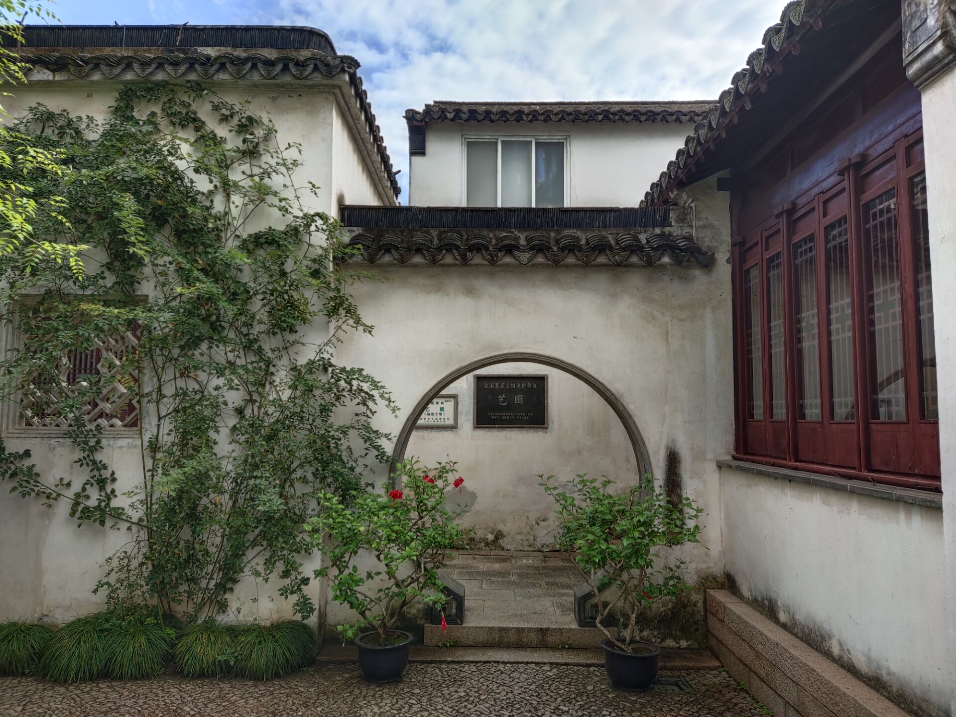 奔走在苏州艺圃