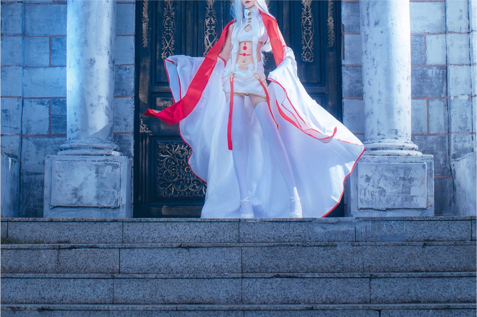 每日cos南桃爱丽丝菲尔天之服与阿纳斯塔西娅皇女