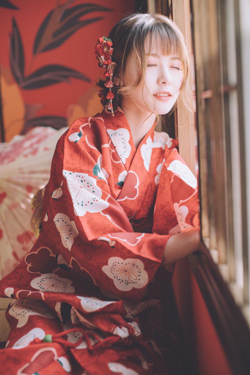 温柔贤淑和服美少女室内清新写真