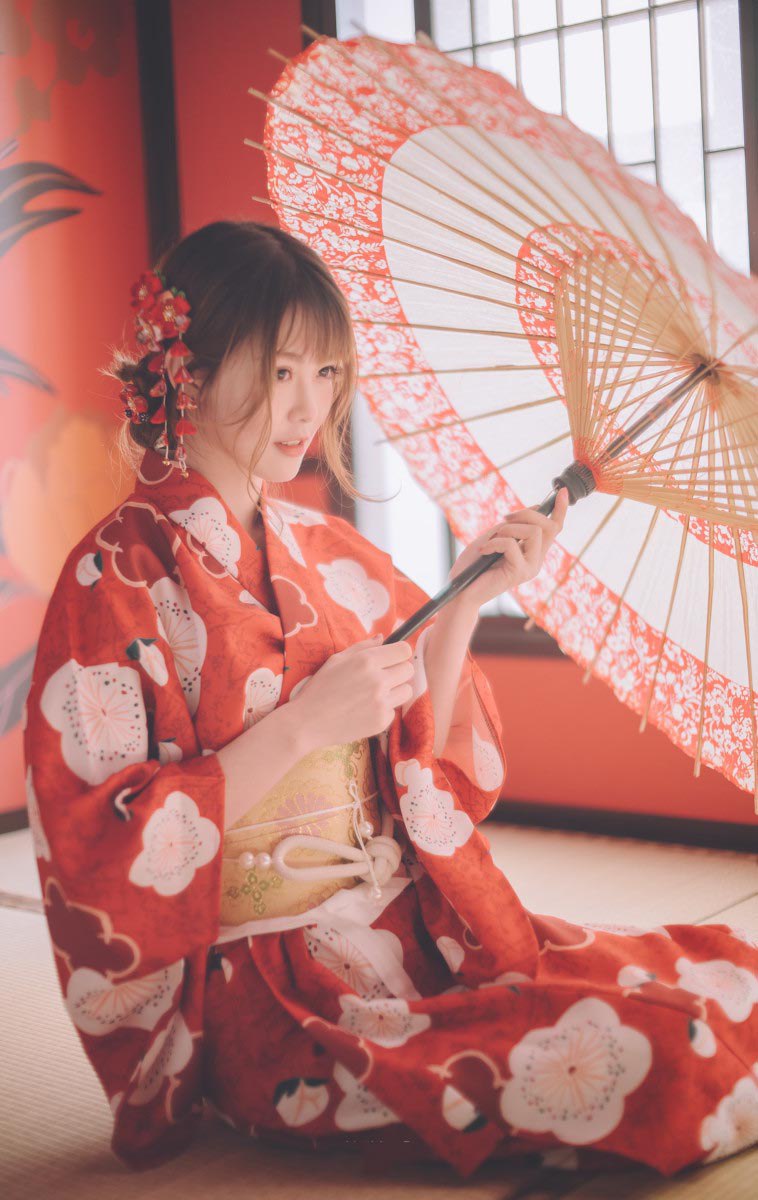 温柔贤淑和服美少女室内清新写真