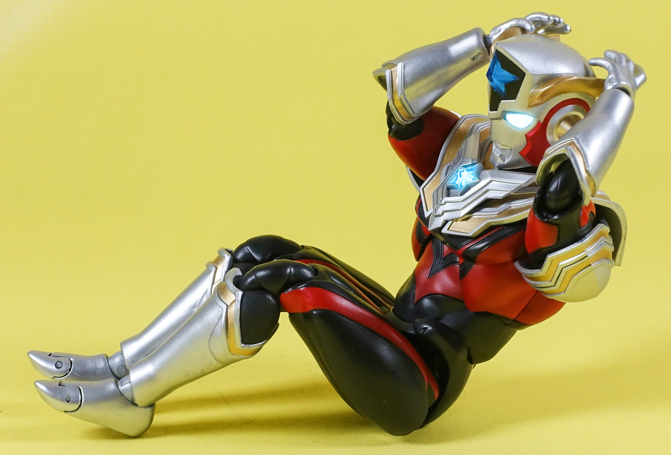 pb限定shf泰塔斯奥特曼