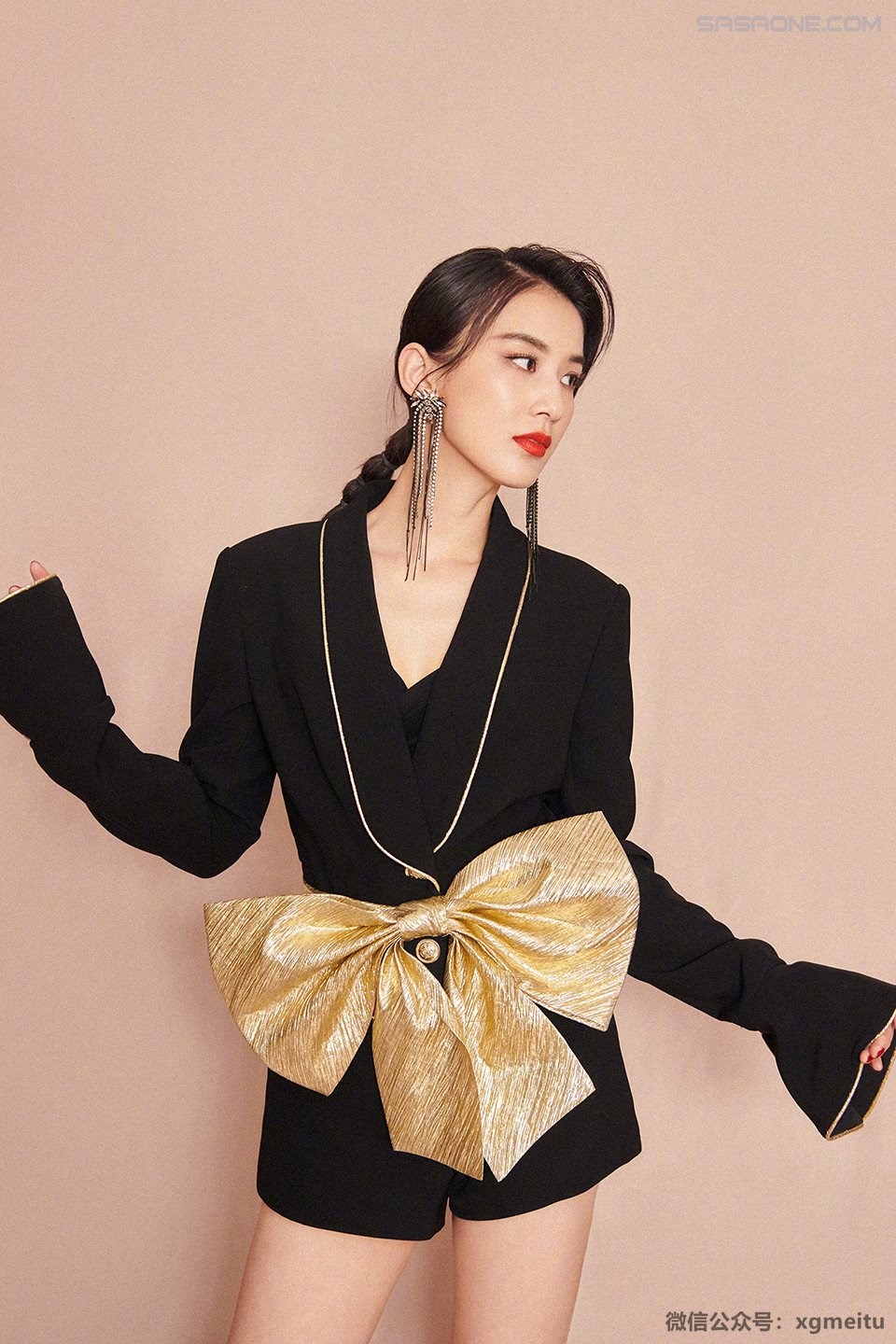 风情万种的性感美女黄圣依黑色礼服呈现出完美身材